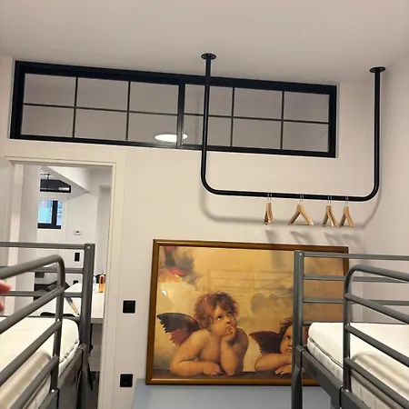 Rock N Roll Apartment, Downtown