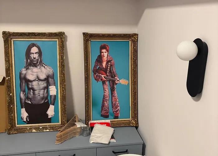 Rock N Roll Apartment, Downtown