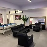 Rock N Roll Apartment, Downtown