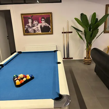 Rock N Roll Apartment, Downtown Apartment