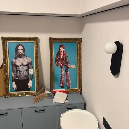 Rock N Roll Apartment, Downtown