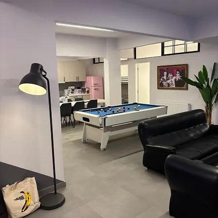 Rock N Roll Apartment, Downtown